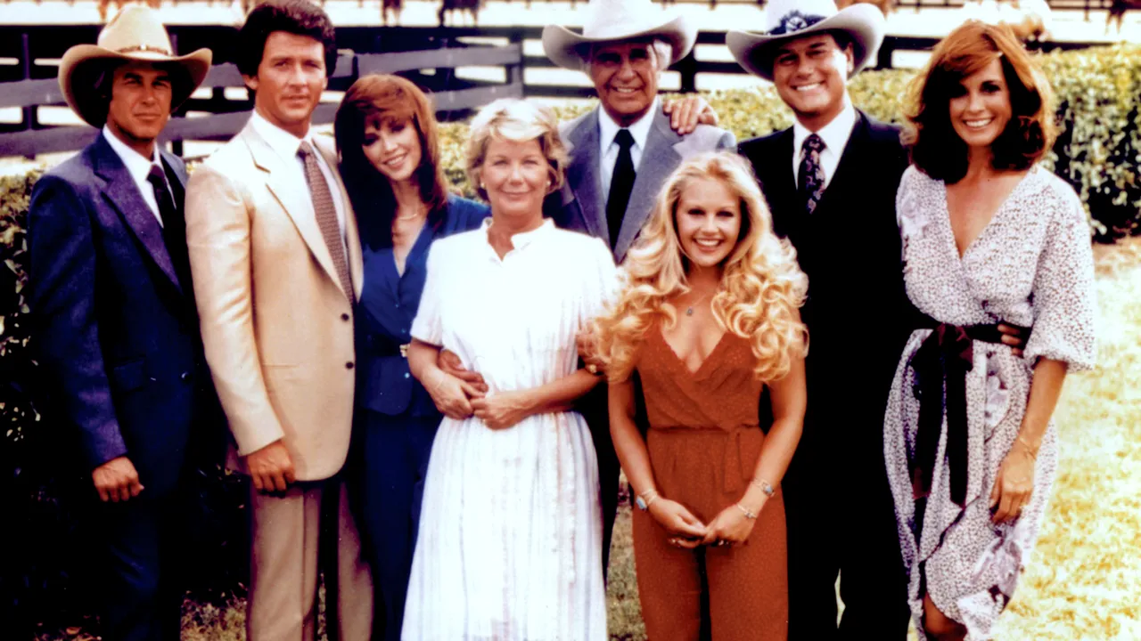 Cele 40 de seriale care ne-au marcat tinerețea