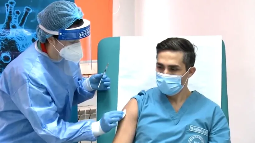 VIDEO. Valeriu Gheorghiță, coordonatorul campaniei naționale, a fost vaccinat anti-COVID: „E timpul să limităm tragediile și pierderile”