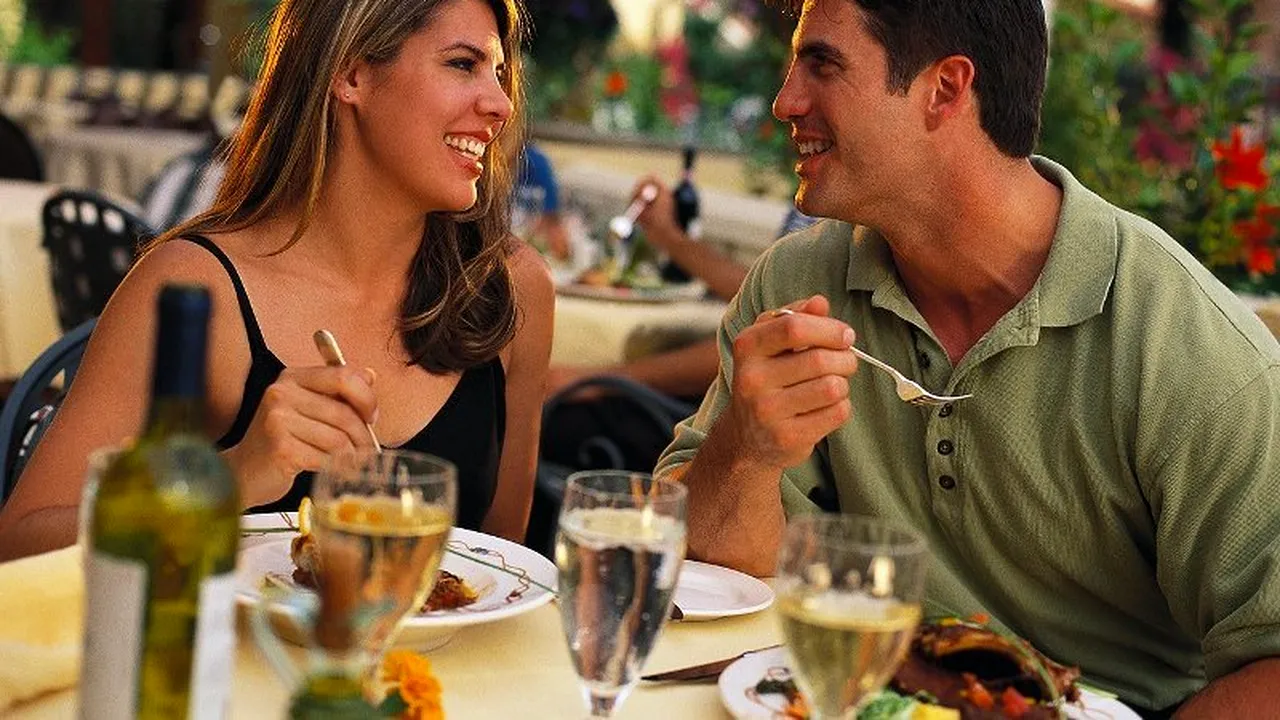 STUDIU. Cum trebuie să privească bărbații pentru ca femeile să-i considere irezistibili