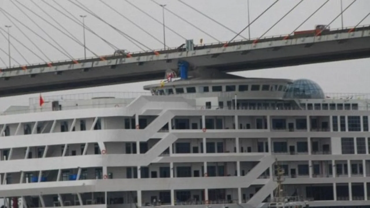 GALERIE FOTO. Ce s-a întâmplat cu un vas de lux înainte de a porni în prima călătorie