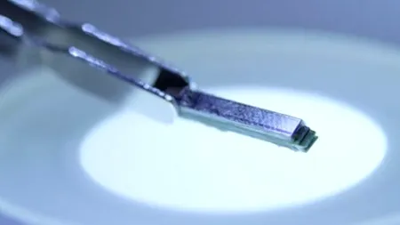 Implantul care trimite smartphone-ului informații despre nivelul de glucoză din sânge