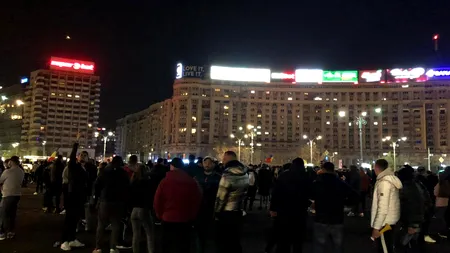 A doua zi de proteste în Capitală! Piața Victoriei, ocupată de mii de oameni! Se scandează împotriva Guvernului Cîțu (Galerie FOTO&VIDEO)