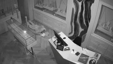 VIDEO | Jaf ca în filme într-un magazin de bijuterii din Craiova! Două persoane bănuite de FURT calificat au fost reținute de polițiști