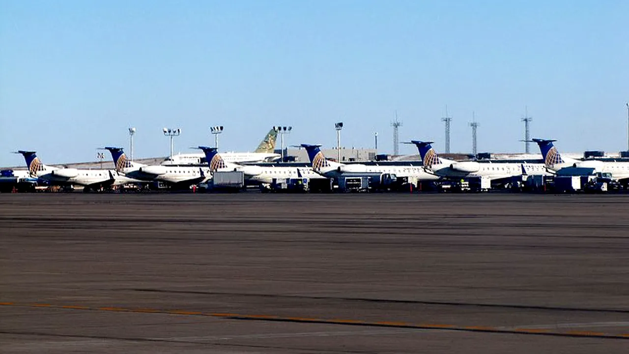 Ce a făcut o stewardesă musulmană când a fost pusă să servească băuturi alcoolice pasagerilor