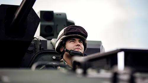 VIDEO | Selly intervine în scandalul produs de apariția sa în uniformă militară: „Nu este o campanie MApN și nu am fost plătit de Armata Română”