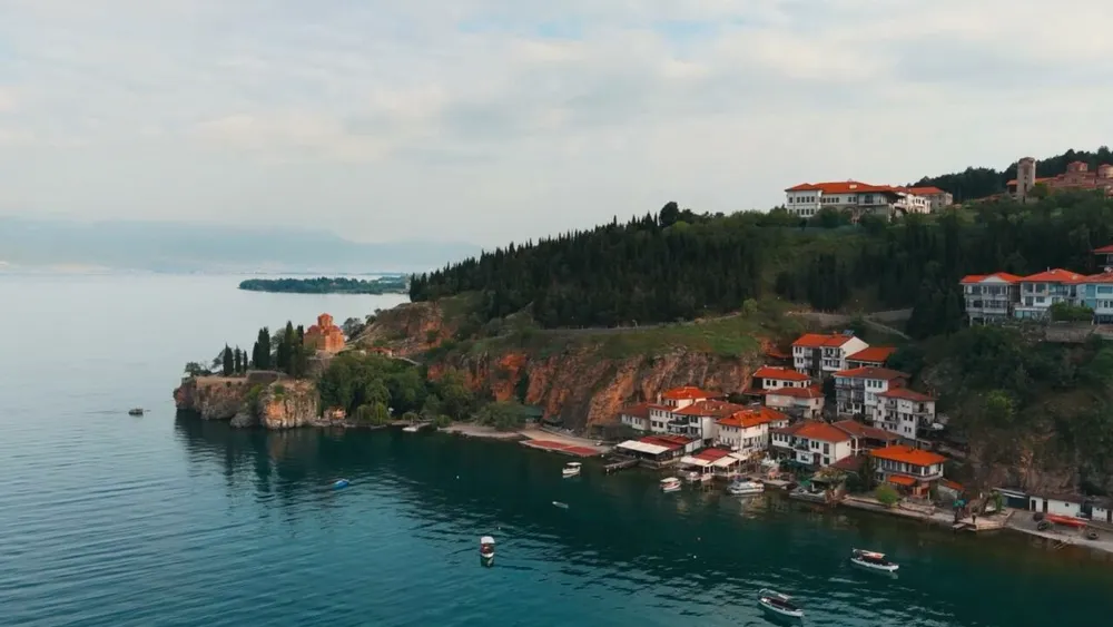 Țara vecină cu Grecia care este ignorată de turiști. Oferă peisaje extraordinare și merită mai multă atenție
