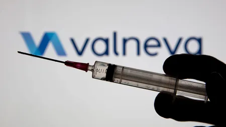 Un nou vaccin împotriva COVID-19 intră în faza a treia a studiilor clinice. Rezultatele de până acum sunt promițătoare