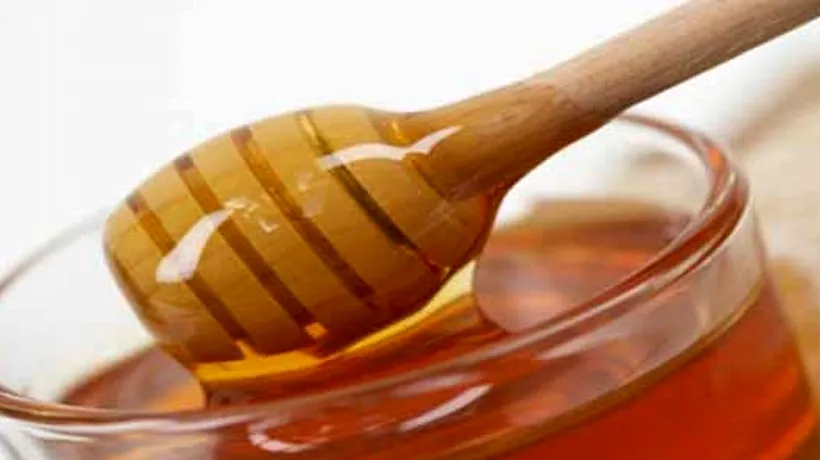 Ce se întâmplă dacă iei câte o linguriță de miere în fiecare seară înainte de culcare timp de o săptămână? 