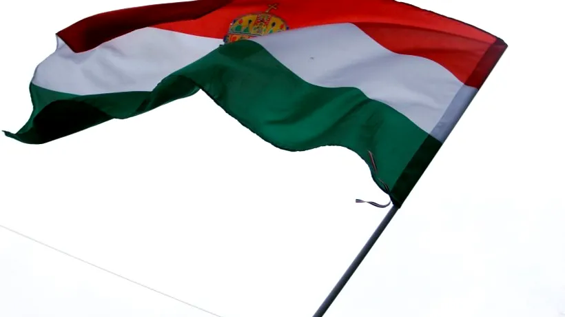 Un primar din Harghita a fost amendat pentru că a arborat steagul Ungariei 