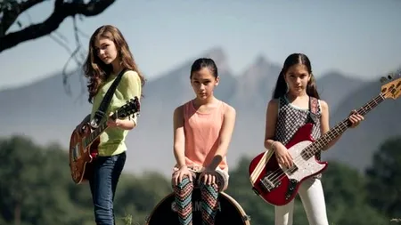 Trei adolescente fac senzație pe internet cu un cover după piesa „Enter Sandman