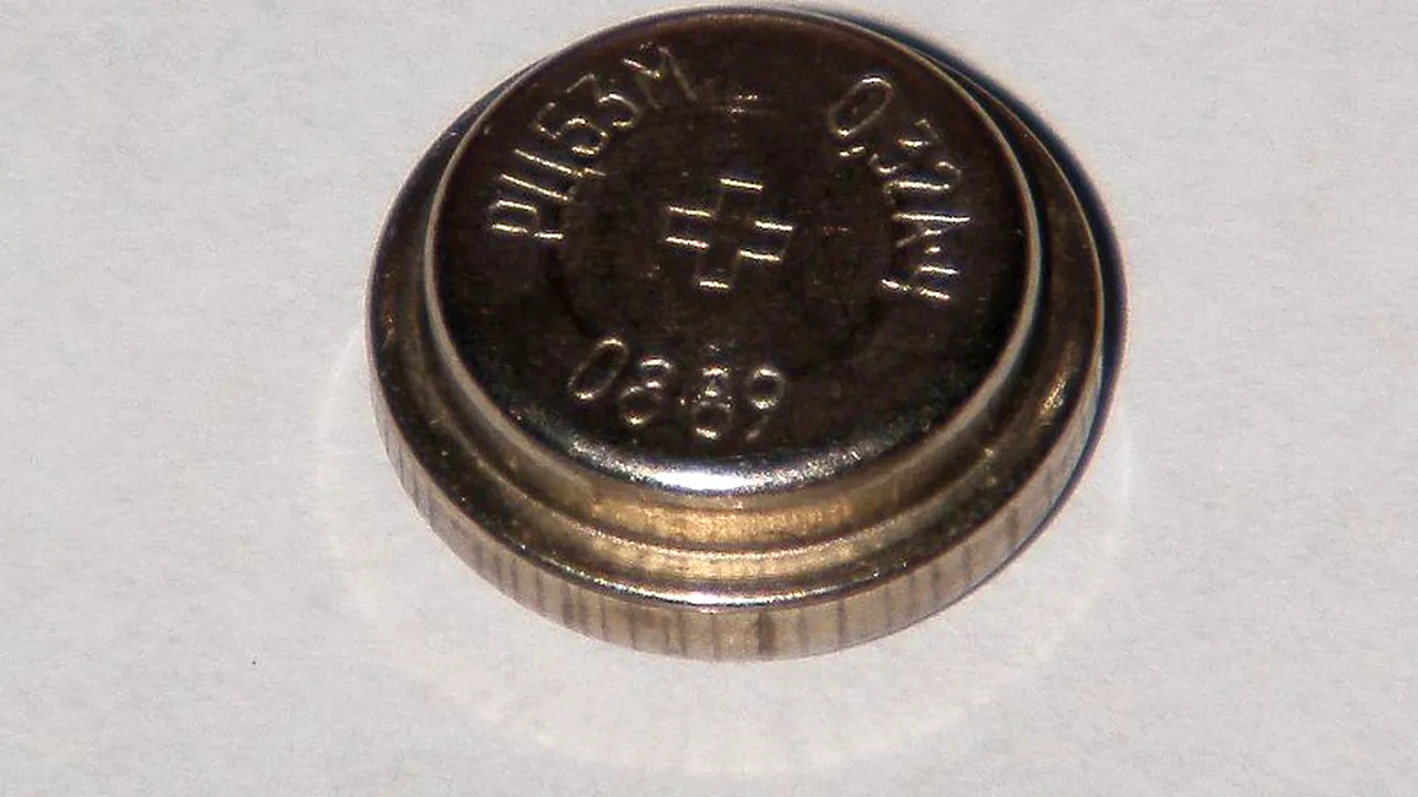 Europarlamentarii interzic folosirea bateriilor cu mercur în jucării, ceasuri și telecomenzi
