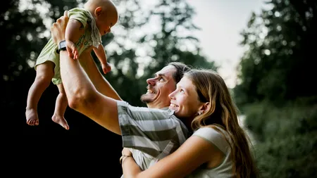 Folosirea cuvintelor „mamă” și „tată”, INTERZISĂ! Parlamentul European, ghid de conversație pentru funcționarii publici