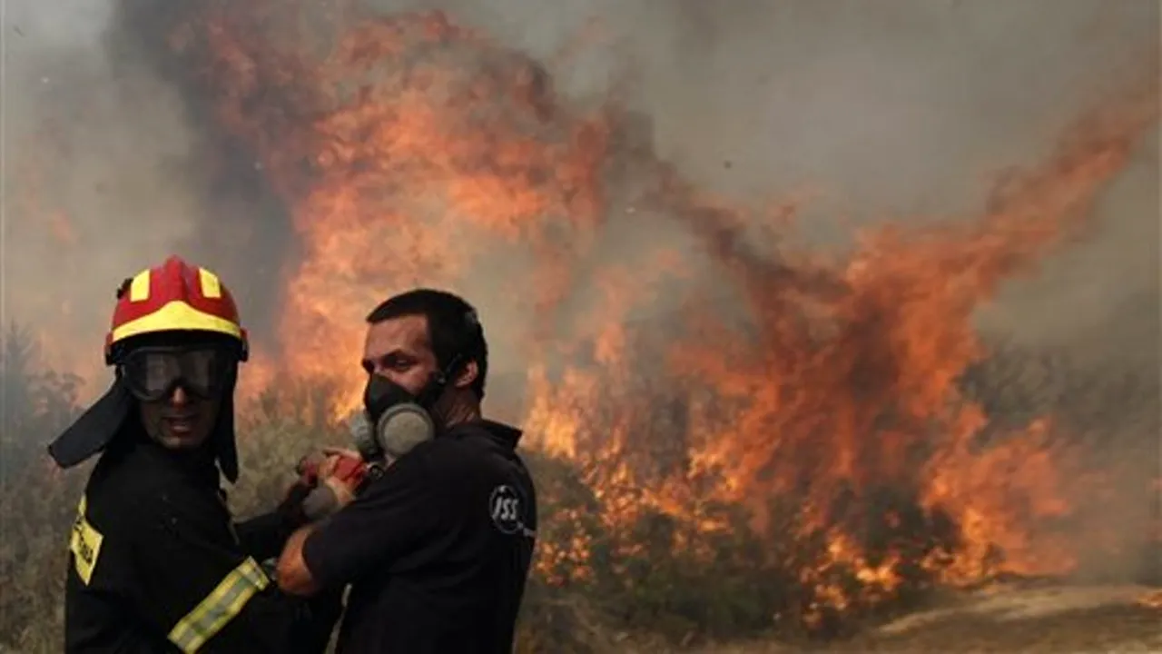 ALEGERI ÎN GRECIA. O nouă problemă îi tulbură pe greci în ziua votului: incendii de vegetație foarte grave la sud de Atena