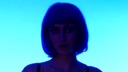 FOTO: Sutienul dotat cu LED-uri, ultima modă printre britanice