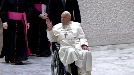 Papa Francisc ar putea abdica din motive de SĂNĂTATE, susține cardinalul Gianfranco Ravasi / Vaticanul nu exclude o posibilă demisie