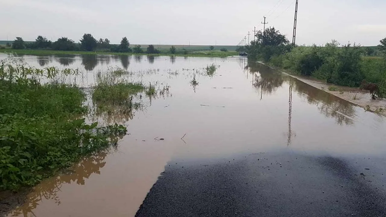 Cod portocaliu de inundații în mai multe zone ale țării și cod galben pentru alte zeci de râuri din mai multe județe