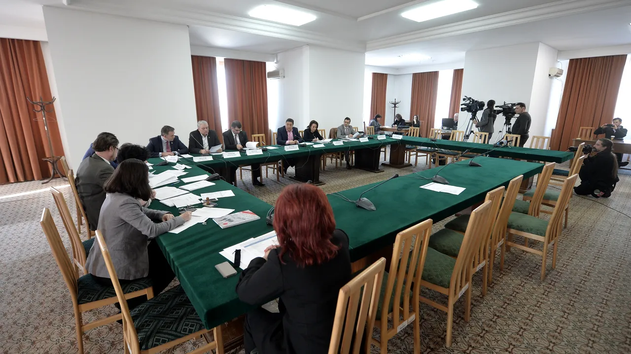 Respingerea OUG 13, aprobată de Comisia juridică din Senat 