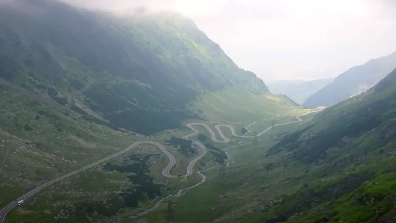 Motivul pentru care doi turiști americani au fost dezamăgiți de Transfăgărășan. Ce se întâmplă pe unul dintre cele mai frumoase drumuri din lume