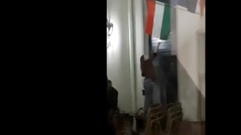 RĂZBOIUL STEAGURILOR continuă. O tânără a încercat să dea foc drapelului maghiar, arborat lângă sediul UDMR Bihor