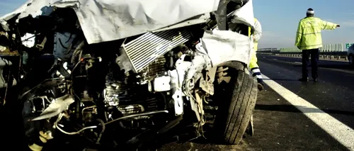 Cinci autoturisme și un autocar, implicate într-un accident pe Autostrada Soarelui. Mai multe persoane au fost rănite