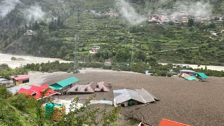 INUNDAȚIILE din India s-au soldat cu patru morți/ Autoritățile desfășoară echipaje pentru găsirea persoanelor dispărute