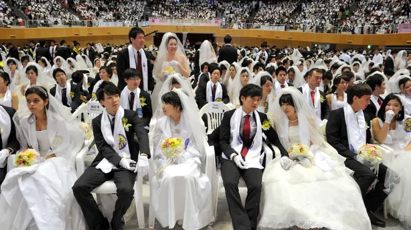 VIDEO. 3.500 de cupluri, căsătorite în aceeași zi de o organizație religioasă controversată