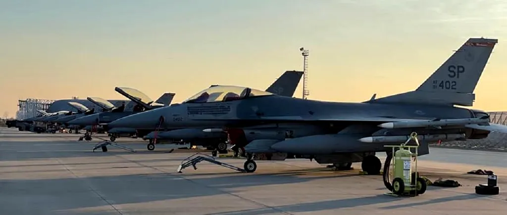 FOTO | Opt aeronave F-16 Fighting Falcon ale Forțelor Aeriene din SUA au ajuns la Baza 86 Aeriană de la Borcea. Se vor antrena alături de colegii români, timp de aproximativ două săptămâni