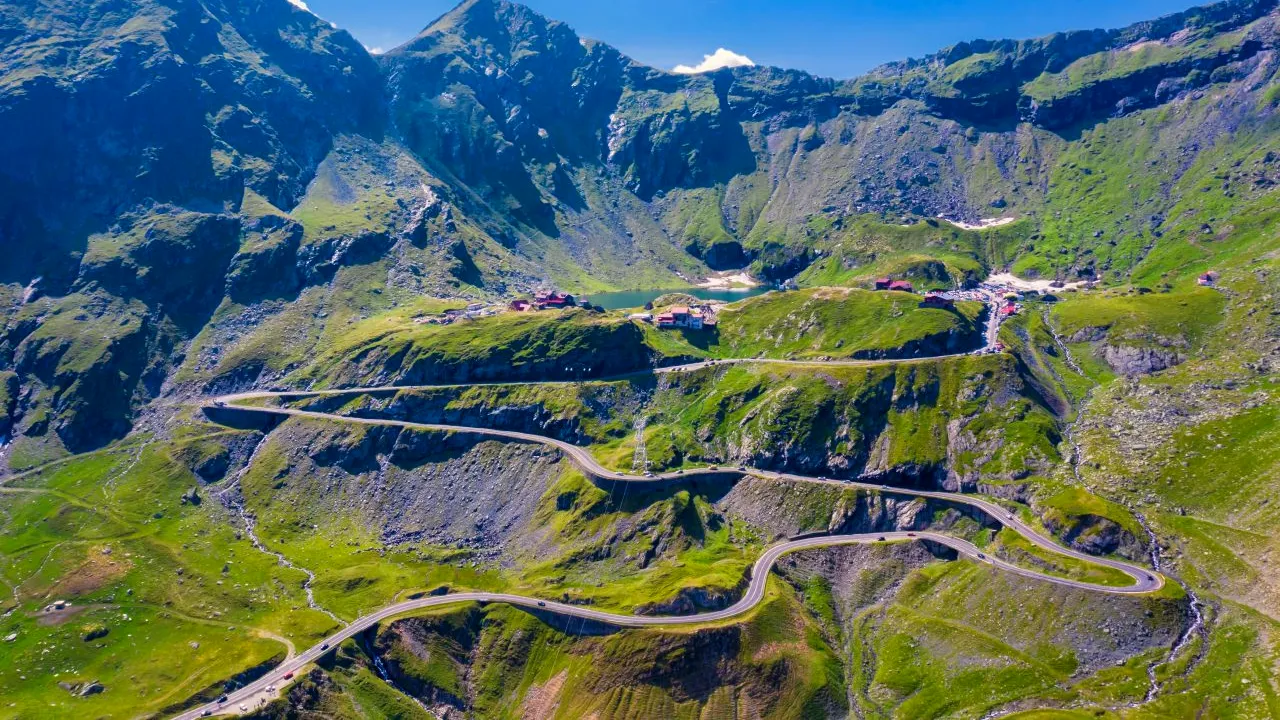 Circulația rutieră pe Transfăgărăşan se redeschide, cu două săptămâni mai devreme față de termenul obișnuit