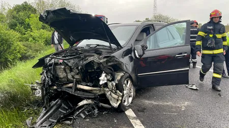 VIDEO | Accident mortal în Argeș. Un șofer a murit pe loc după ce un altul a pătruns cu autoturismul pe contrasens și s-a izbit de mașina sa