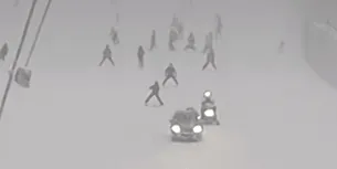 VIDEO | Explicația unui șofer, după ce a ajuns cu mașina pe o pârtie din Italia: „Am crezut că acesta este drumul”