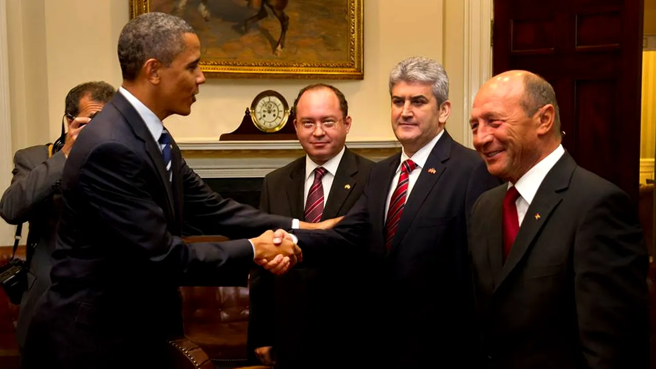 Traian Băsescu, despre poza trucată de Gabriel Oprea, ca să dea și el mâna cu Obama