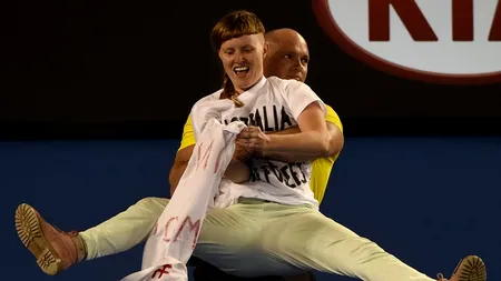 Finala de la Australian Open, întreruptă cinci minute de un militant pentru drepturile refugiaților