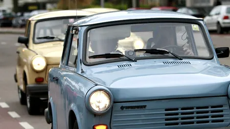 Zeci de mașini Trabant defilează duminică în București
