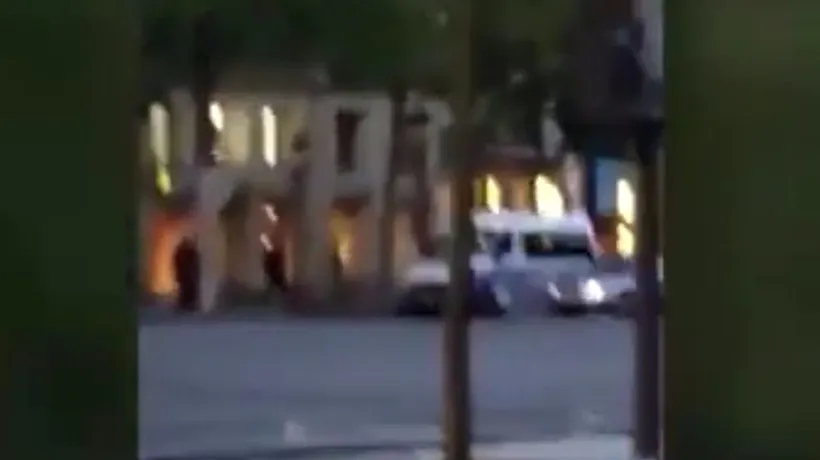 Întregul moment al atacului terorist din Paris, filmat de un trecător. VIDEO COMPLET
