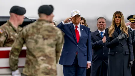 Fox News și-a cerut scuze după ce ar fi difuzat „imagini greșite” cu Trump în timpul repatrierii unor militari americani uciși în războiul din Iran