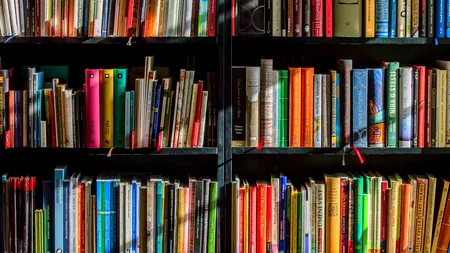 Inedit: O școală din Barcelona a eliminat din biblioteca sa sute de cărți sexiste sau marcate de stereotipuri 