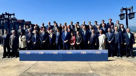 Tensiuni la Summitul G20 din SUA: Ministrul de Finanțe al Rusiei, exclus din fotografia oficială de grup. Ce lideri europeni au refuzat să apară alături de oficialul de la Kremlin