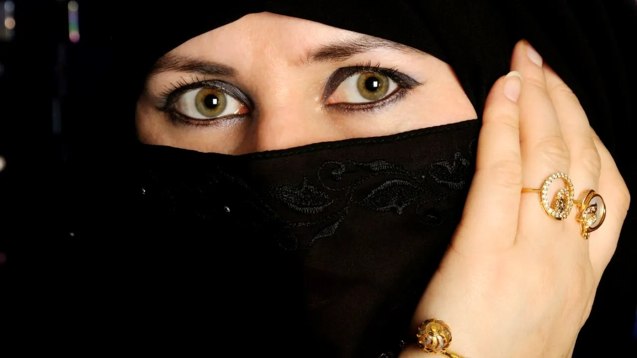 Iranul a introdus noi măsuri în legislația privind moralitatea. Femeile riscă PEDEPSE uriașe, sau chiar pedeapsa cu moartea