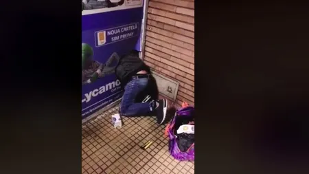 Ciprian era la metrou în București, când a zărit ceva bizar în rucsacul unui bărbat. O clipă de inspirație a fost suficientă pentru a deveni celebru