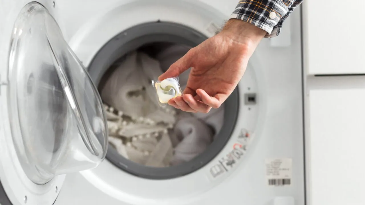 La ce oră să NU folosești niciodată mașina de spălat. Plătești mai mult pentru curent dacă e utilizată atunci