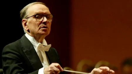 Celebrul compozitor Ennio Morricone compune prima sa coloană sonoră pentru un western din ultimii 40 de ani