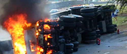 Camion românesc ce transporta căpșuni din Spania în Germania s-a răsturnat și a luat foc în Franța