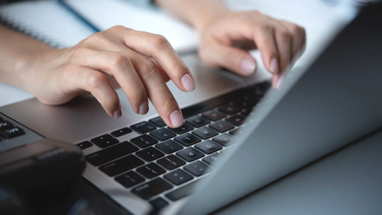România a ajuns codașă la competențe digitale, la nivelul Uniunii Europene. Doar o treime din populație deține cunoștințe de bază