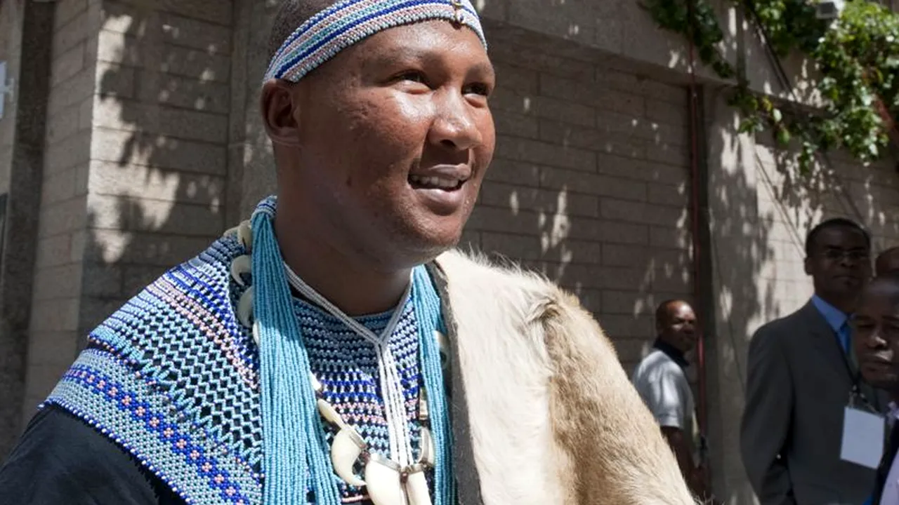 Scandal pe oseminte în familia lui Nelson Mandela, în timp ce liderul sud-african se zbate între viață și moarte