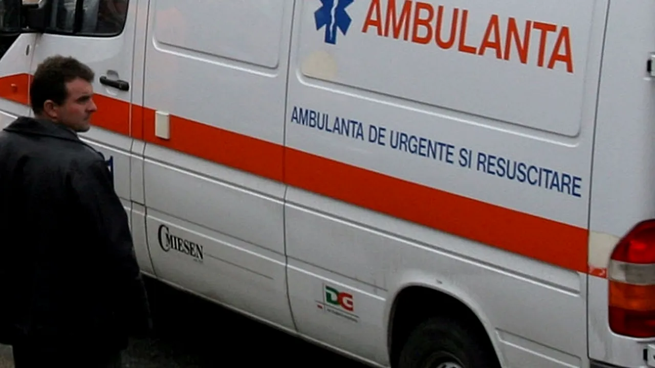 Copil de 4 ani și părinții acestuia, loviți de o mașină pe trotuar, la Murfatlar