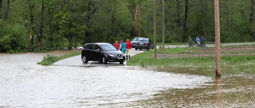 Avertisment de la hidrologi: Risc de inundații pe râuri din trei județe