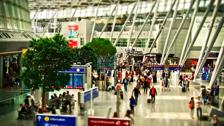 Numărul românilor, care decid să REVINĂ în țară, este mai mare decât al celor care emigrează