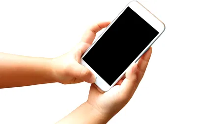 Un copil de doar doi ani a comandat mobilă de 2.000 de dolari de pe telefonul mamei