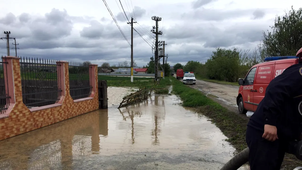 Sute de case și curți din 44 de localități au fost afectate de inundații. Anunțul făcut de MAI