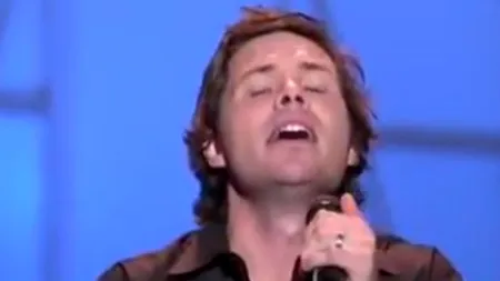 Un cântăreț adorat de milioane de americani A MURIT